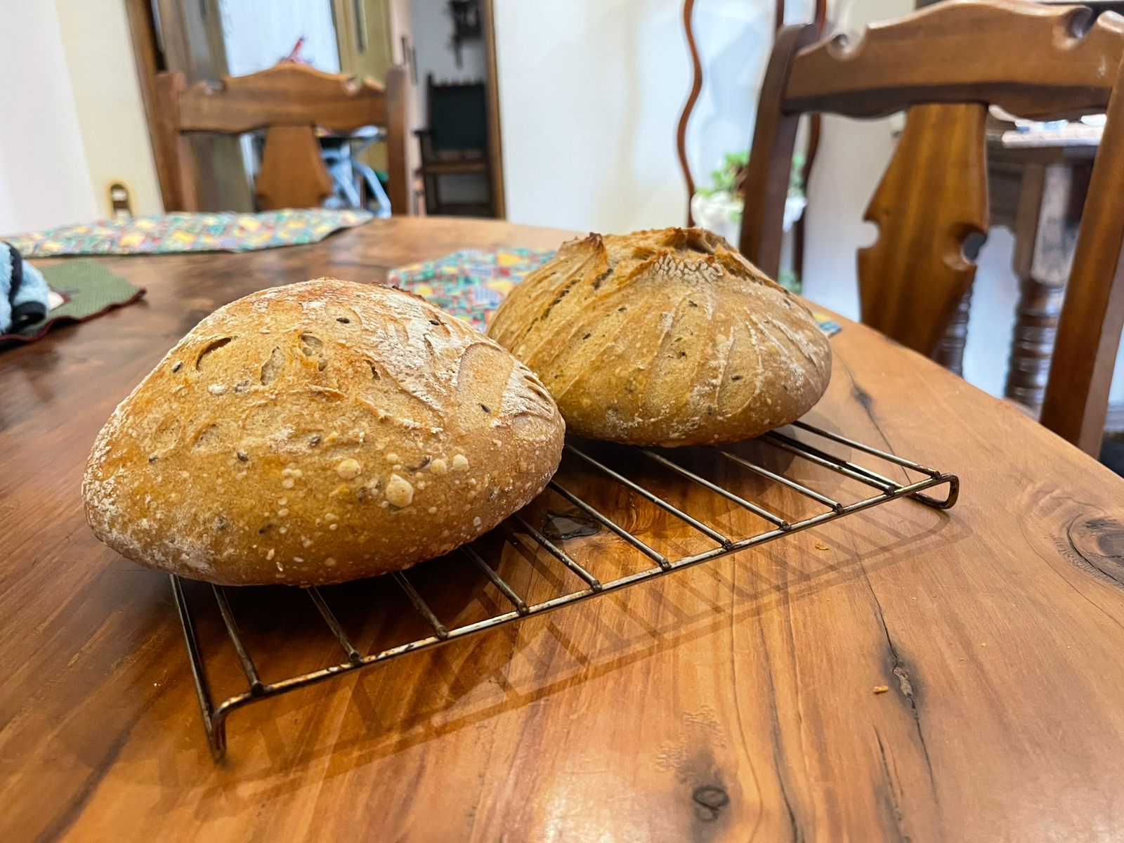 Pan de masa madre recién horneado en Bogotá